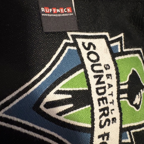Seattle Sounders FC Black and Green Soundwave Scarf - Picture 3 of 5